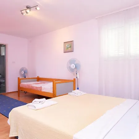 Apartment With Parking Space - 18145 Makarska