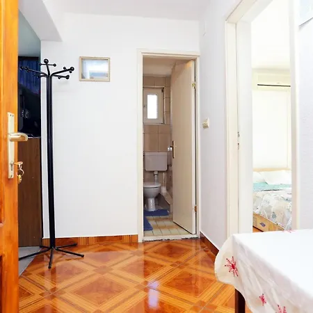 Διαμέρισμα With Parking Space - 18145 Μακάρσκα