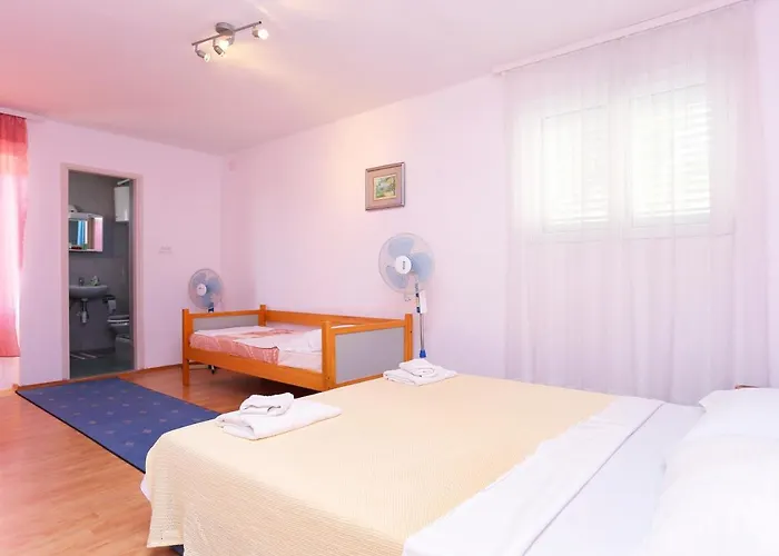 Apartment With Parking Space - 18145 Makarska